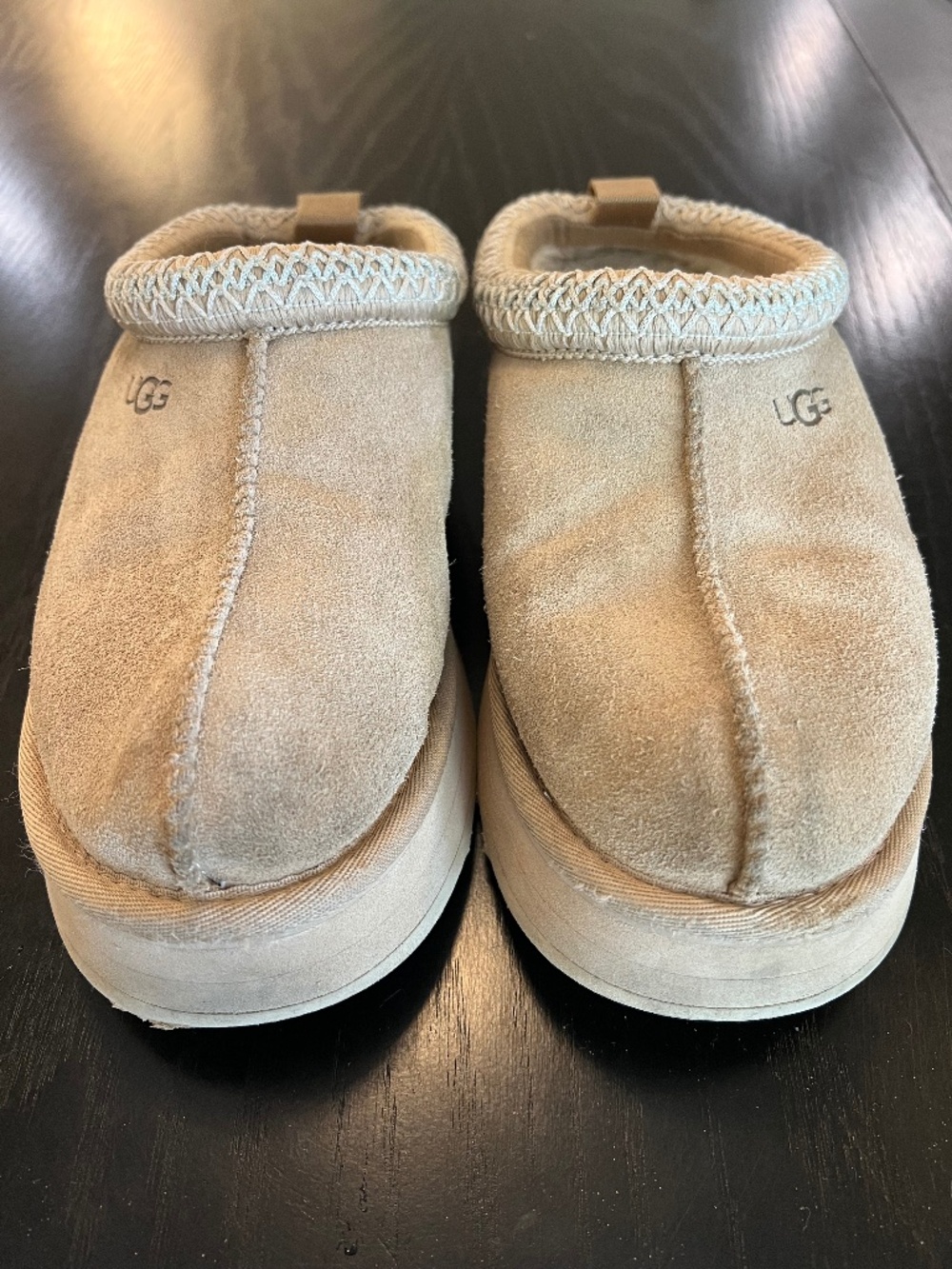 UGG Tazz Platform Sand - Blue Stitch Detail